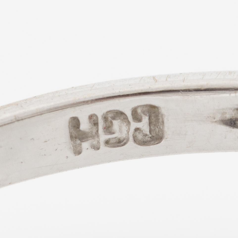 Ringar, 2 stycken, 18K vitguld med diamanter och smaragder.