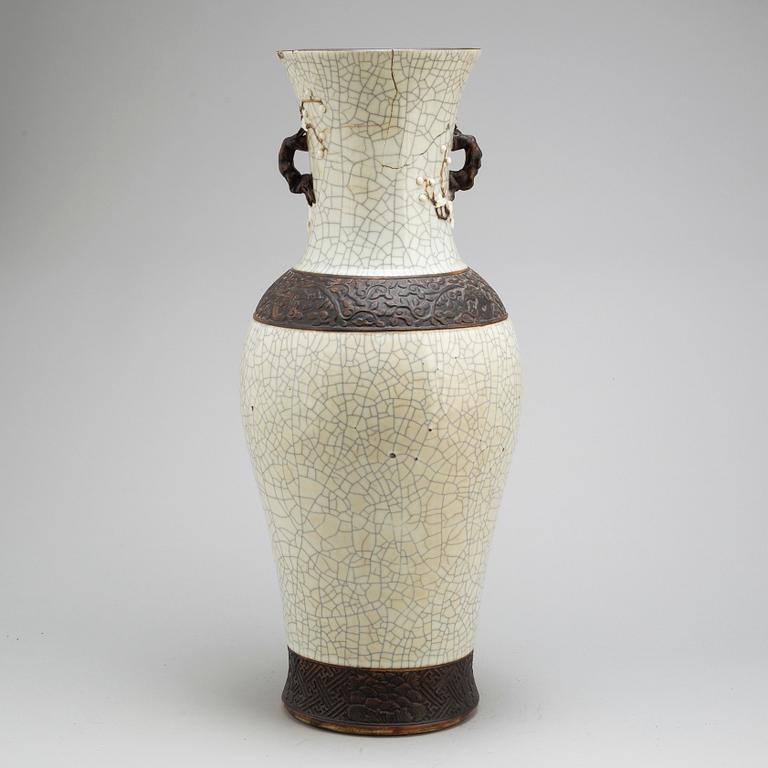 A Chinese 20th century vase.