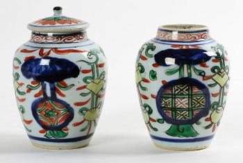 BOJANER, ett par, porslin,  Kina, Kangxi 1662-1722.