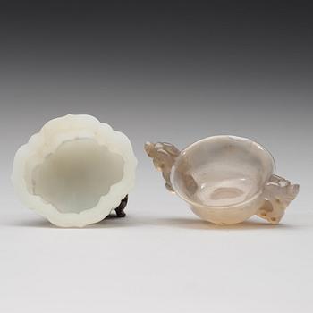 A small nephrite bowl and an agate cup, late Qing dynasty (1644-1912).