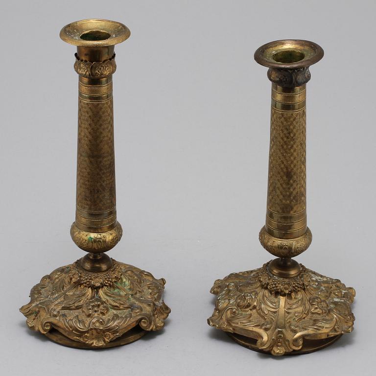 LJUSSTAKAR, ett par, senempire, 1800-talets andra kvartal.