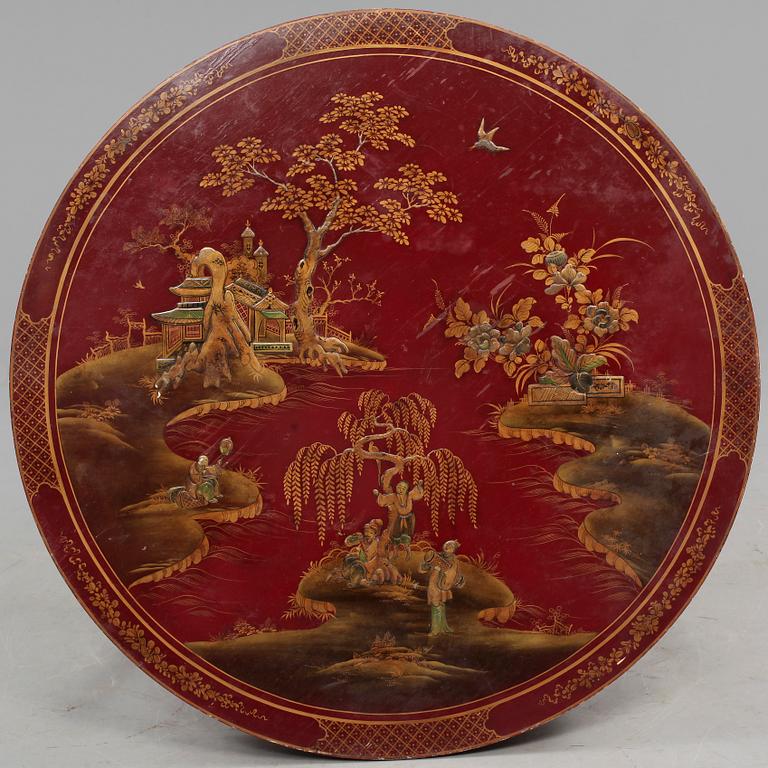 KARMSTOLAR, ett par, samt BORD, omkring 1900-talets mitt.