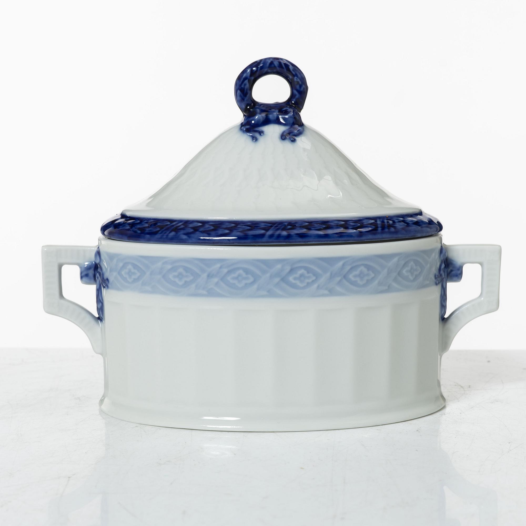 Arnold Krogh, service, 38 pieces, porcelain, "Blue Fan", Royal Copenhagen, Denmark.