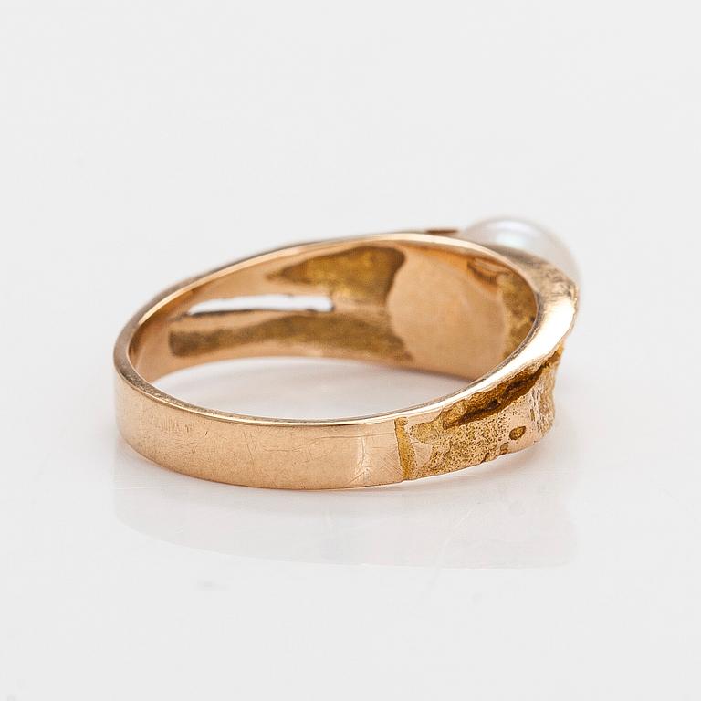 Björn Weckström, “Lapland Spring”, ring, cultured pearls, 14K gold, Lapponia, 1967.