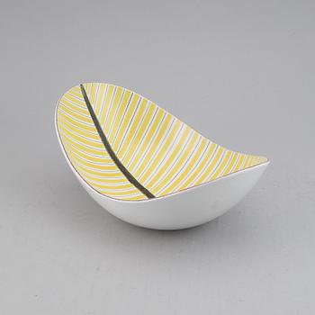 Stig Lindberg, an earthenware bowl, Gustavsberg studio.