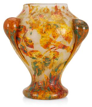 1057. An art nouveau Daum glass vase, Nancy, France.