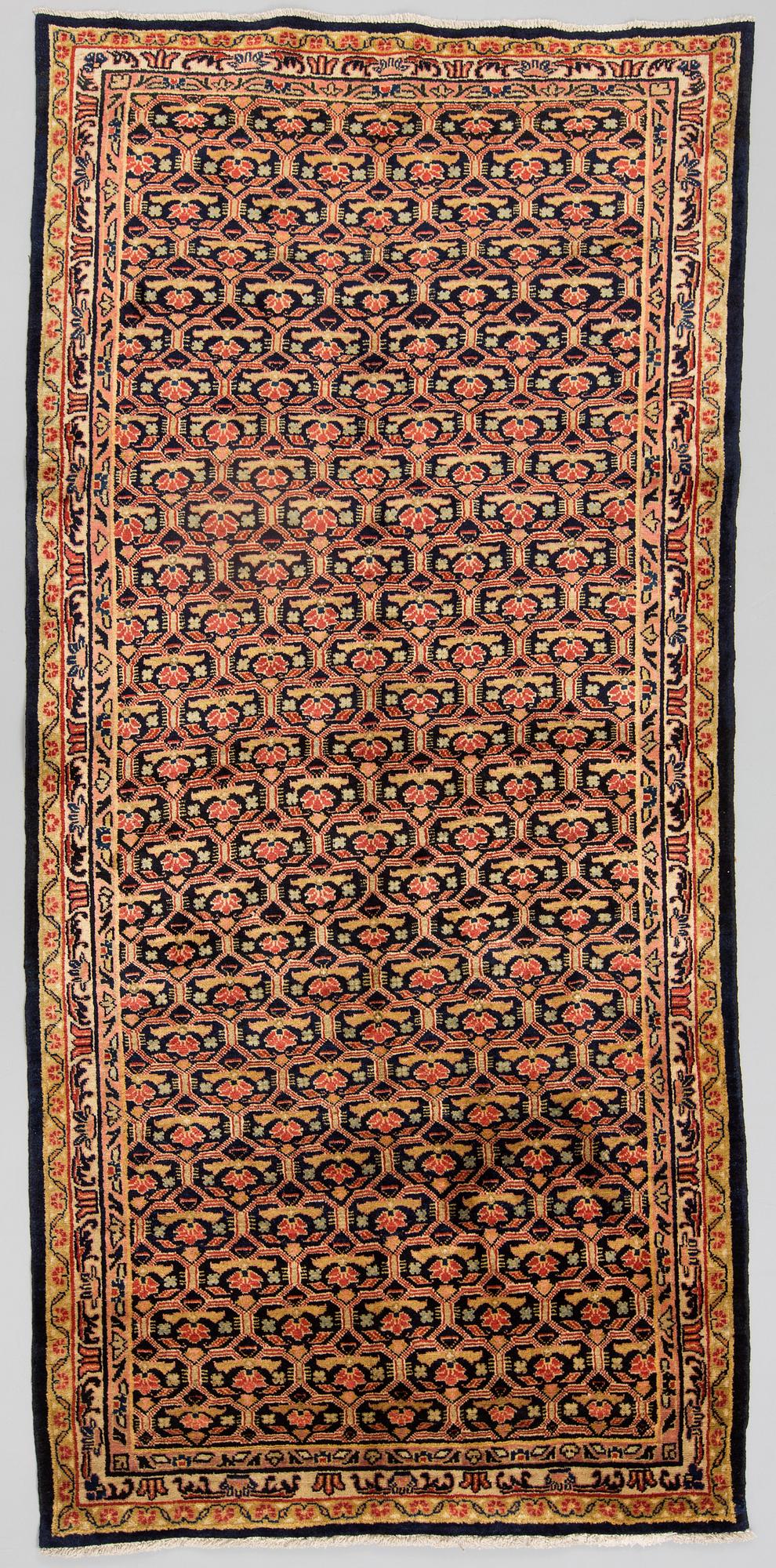 A carpet from Mahal, around 321 x 150 cm.
