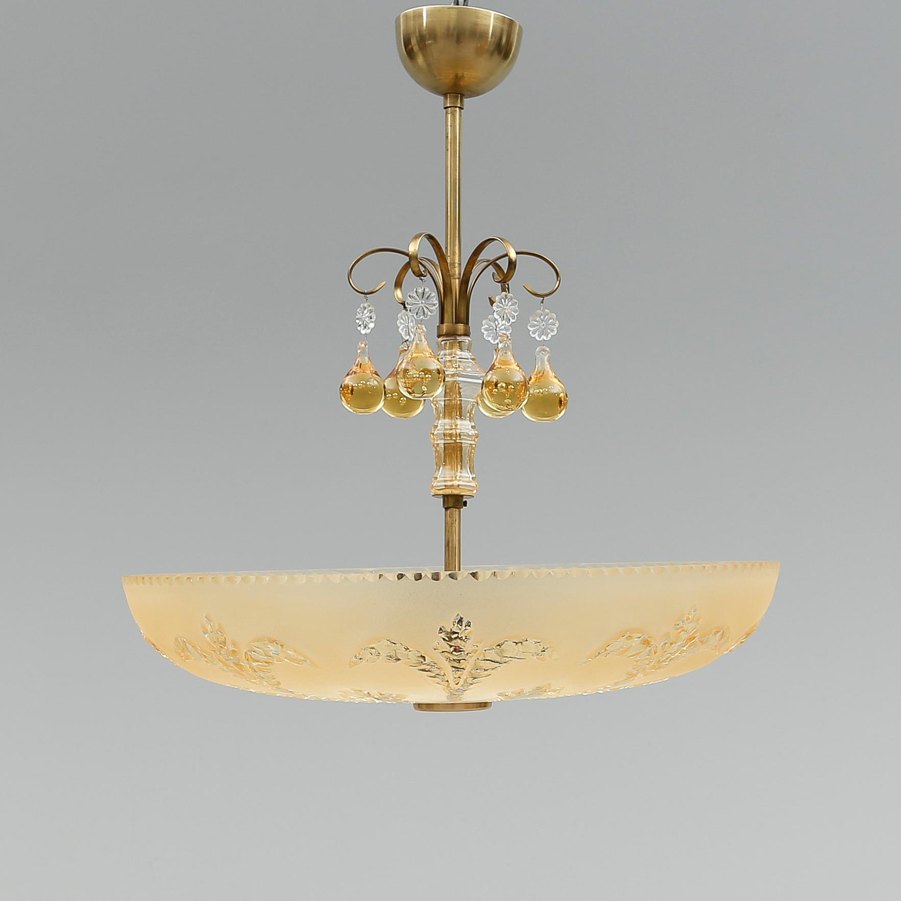 TAKLAMPA, 1900-talets första hälft. Höjd ca 52 cm.