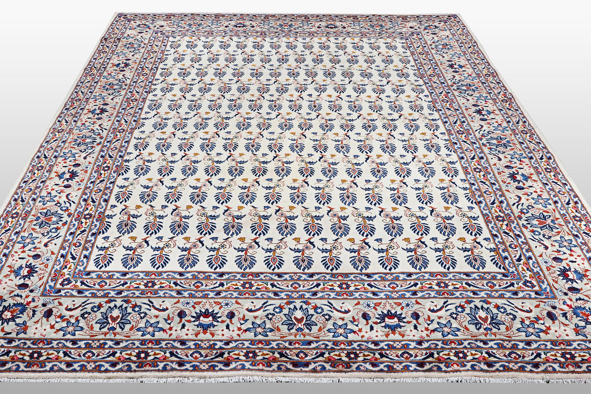 A carpet, Kashan, ca 417 x 300 cm.