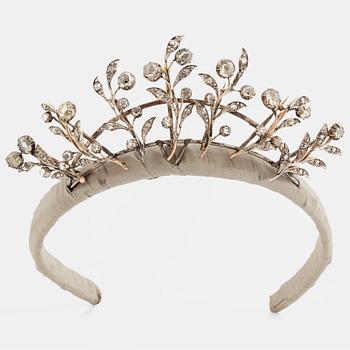 846. A rose cut diamond tiara/broches.