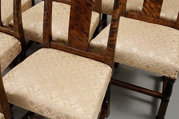 MATSALSGRUPP, 14 stolar samt bord. Bonad björk, omkring 1920.