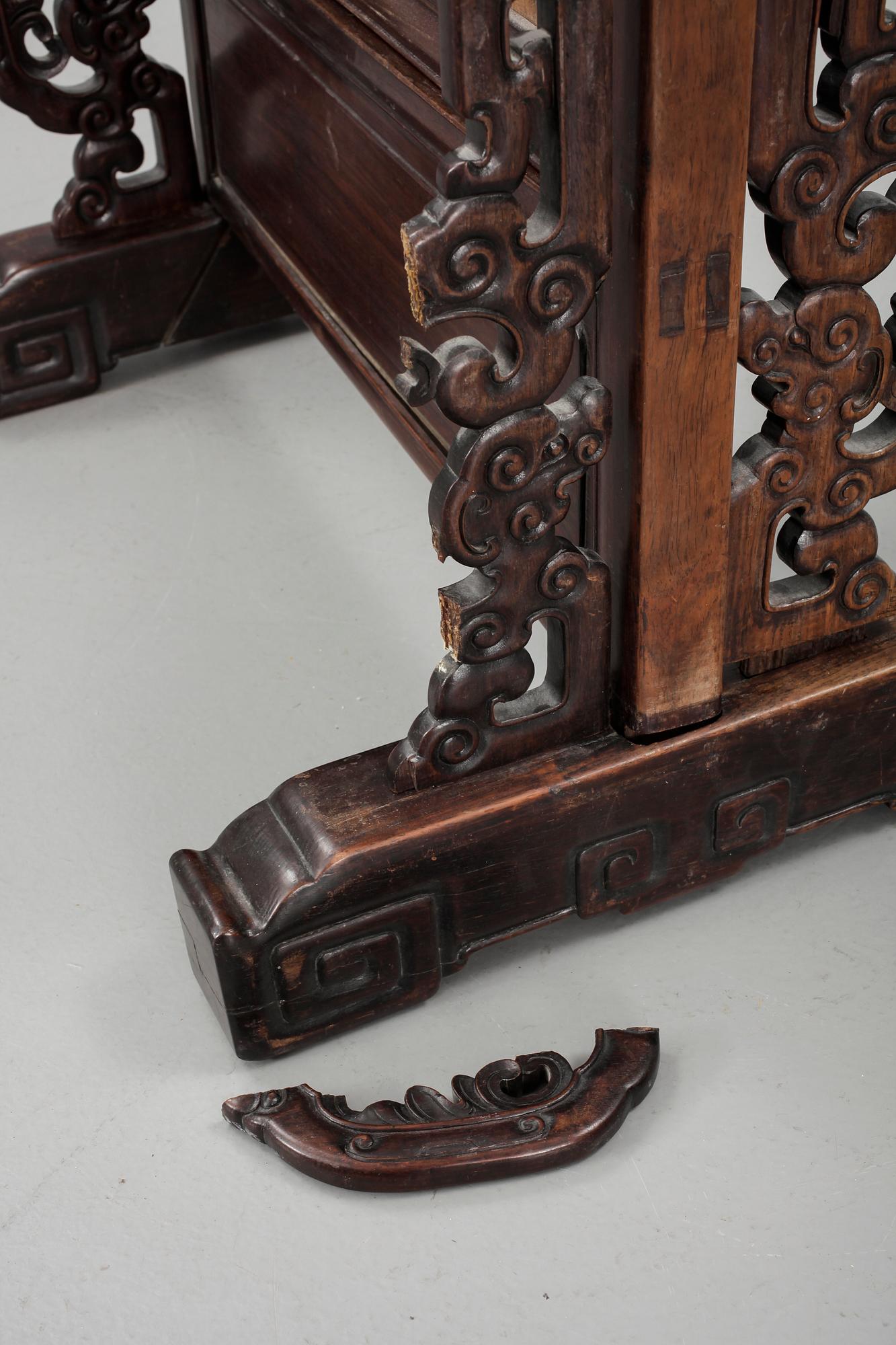 BORDSPEGEL, Kina, 1900-tal.