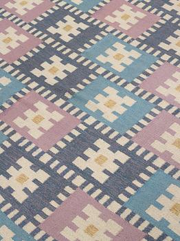 Sigvard Bernadotte, A CARPET, "Vitsippa", flat weave, 846 x 395,5 cm, signed SB.