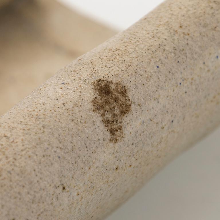 Kyllikki Salmenhaara, veistos, kivitavaraa, "Kierre", signeerattu KS.