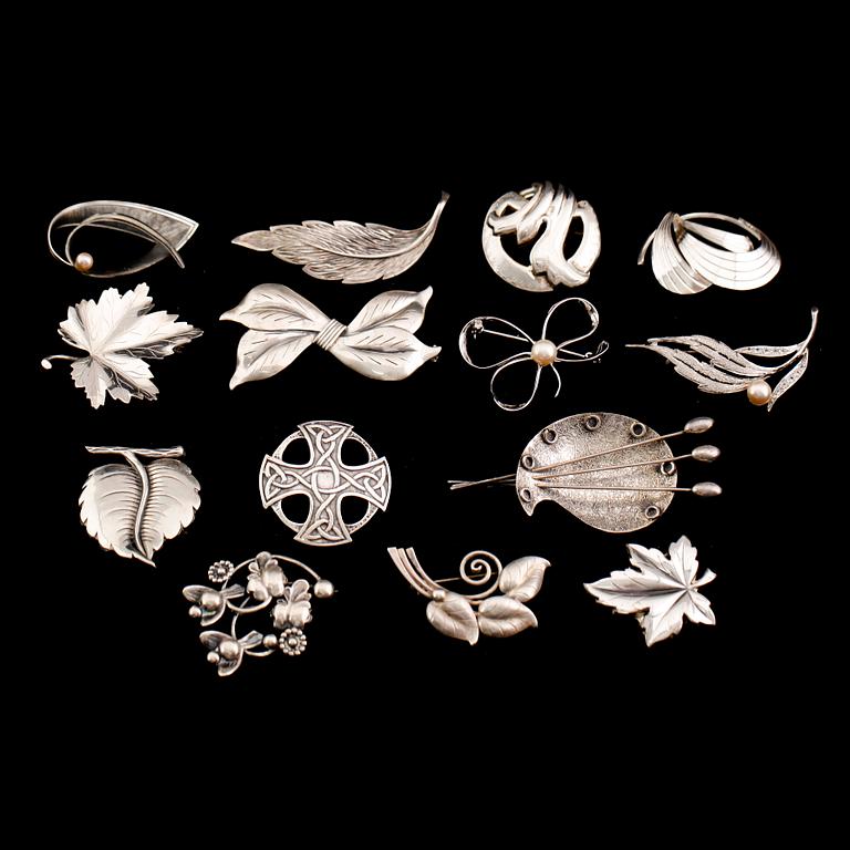 BROSCHER, 14 st, silver, 1900-talets mitt. Vikt ca 89 gram.