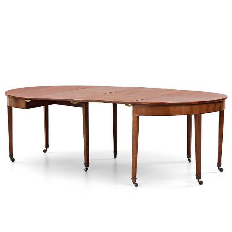 An English 19th century dinner table.