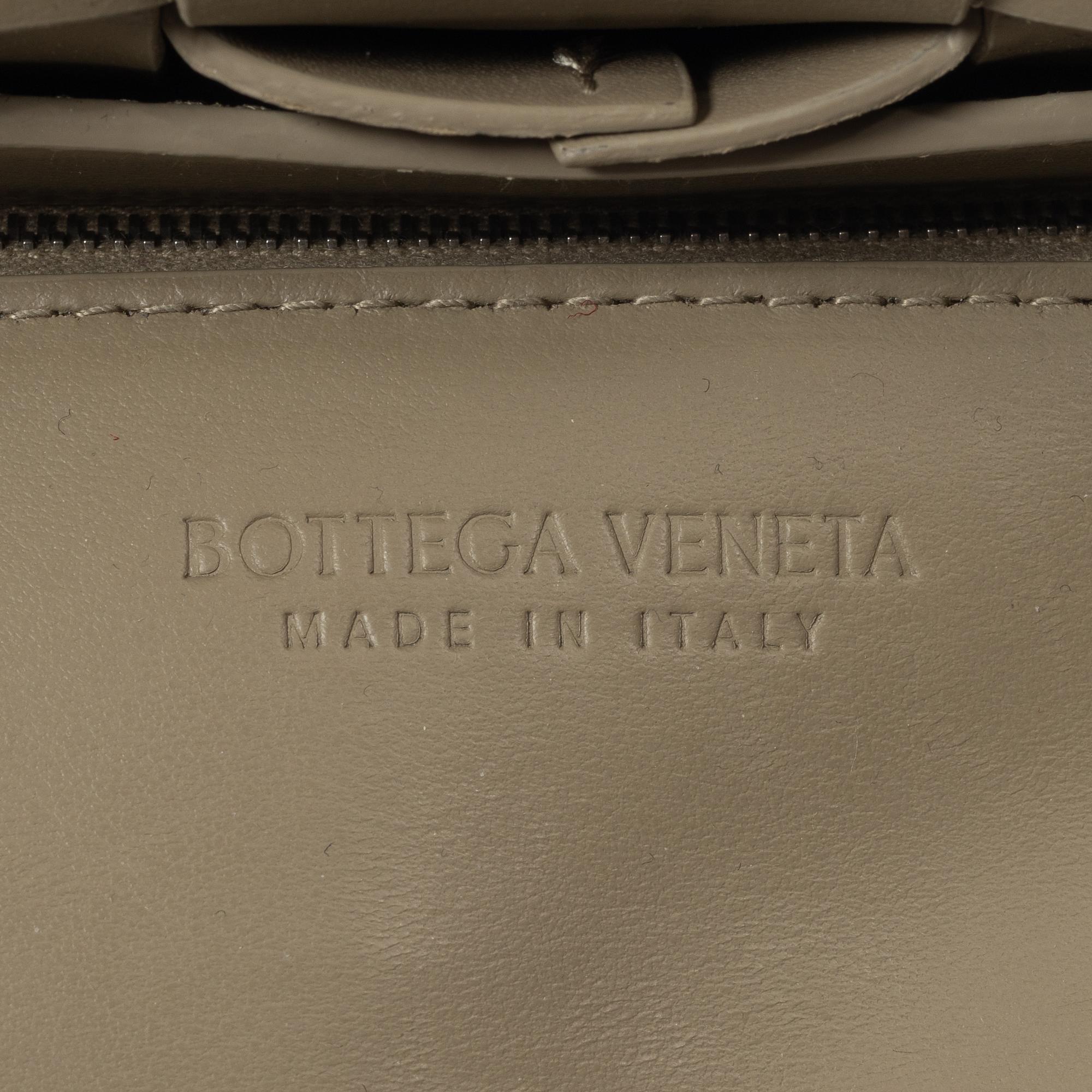 Bottega Veneta, A "Casette" leather bag.