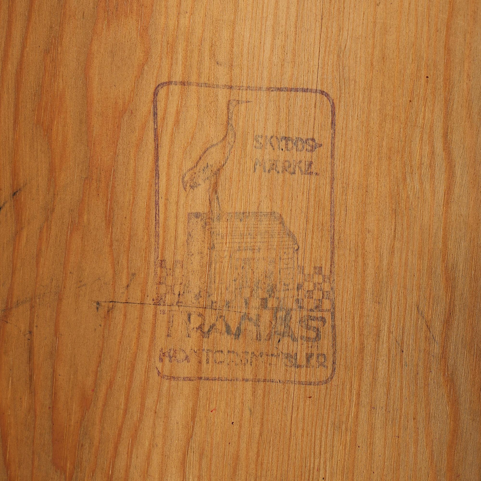 A cabinet from the forst half of the 20th century.