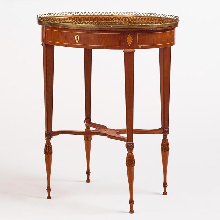 A late Gustavian mahogany table attributed to L. Qvarnberg (master in Stockholm 1801-1813).