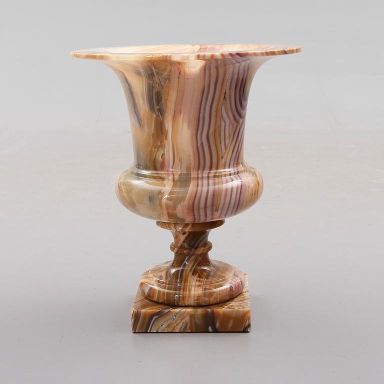 URNA, onyx, 1900-talets andra hälft.