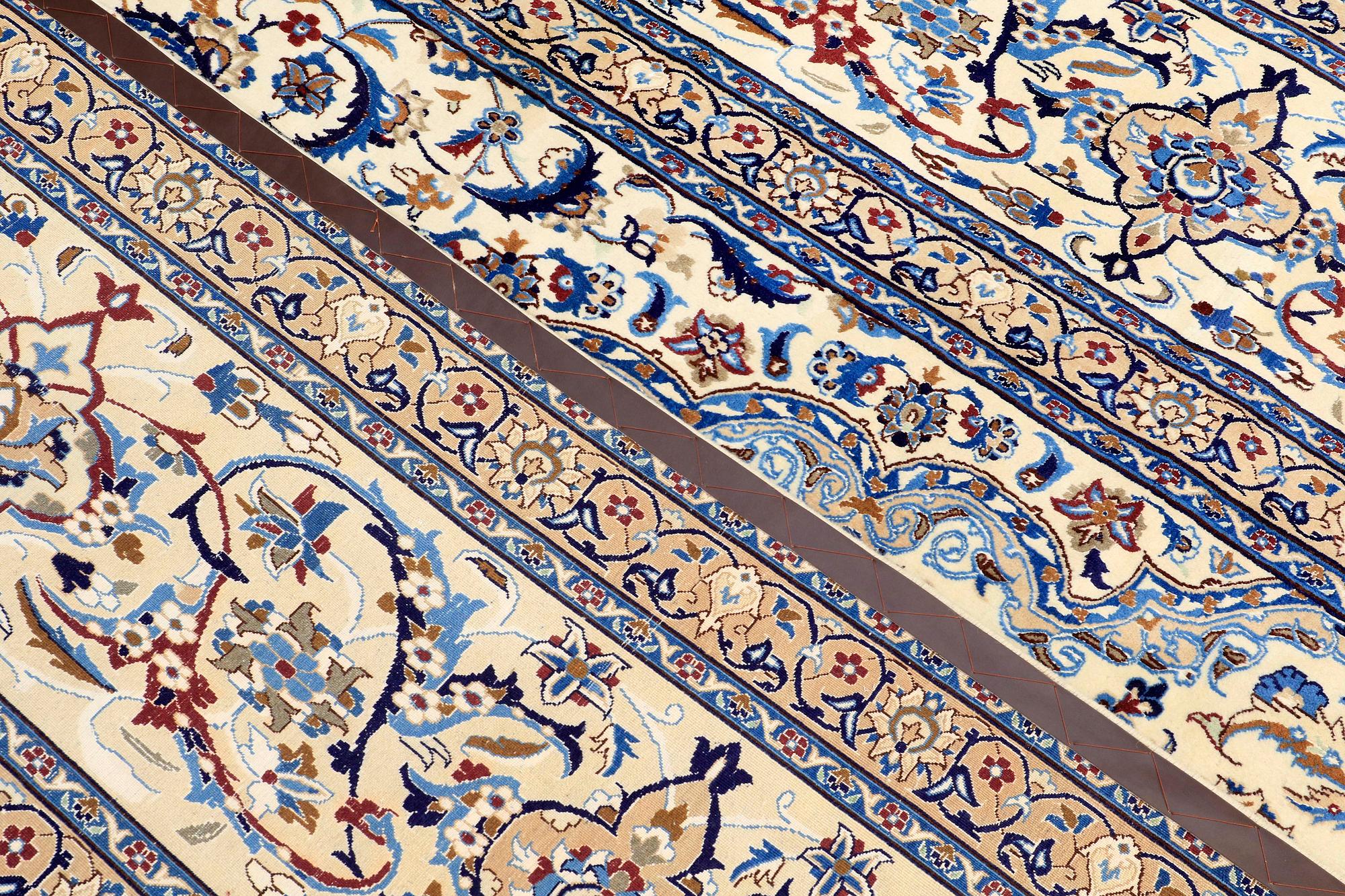 A CARPET, Nain part silk, s.k 9 LAA, 588 x 393 cm.