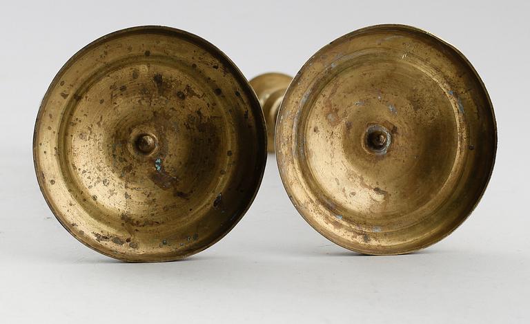 LJUSSTAKAR, 1 par, förgylld brons, empire, 1800-talets första hälft.