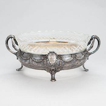 A silver centrepiece bowl with German and Russian hallmarks, from around the turn of the 20th century.