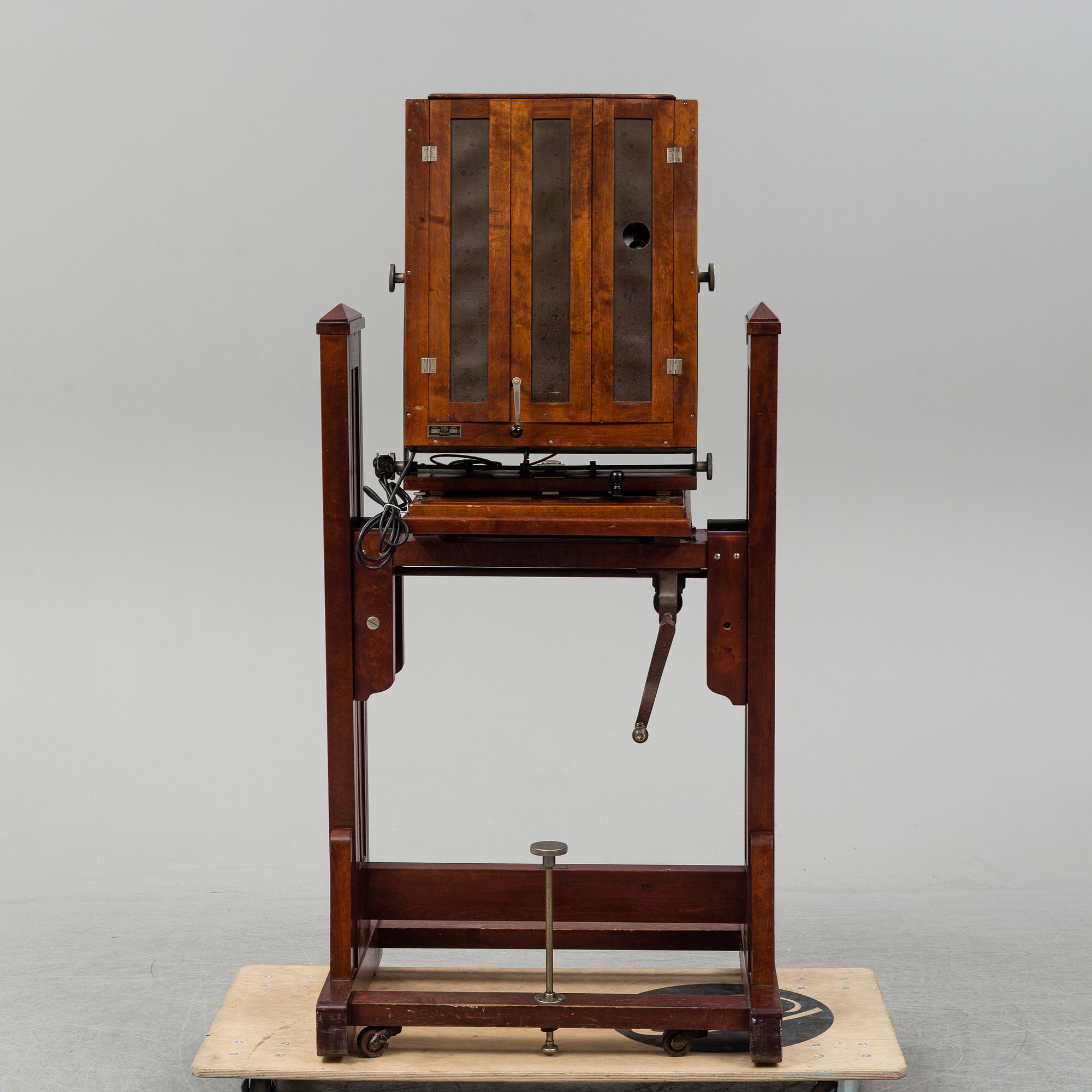 A first half of the 20th century studio camera.