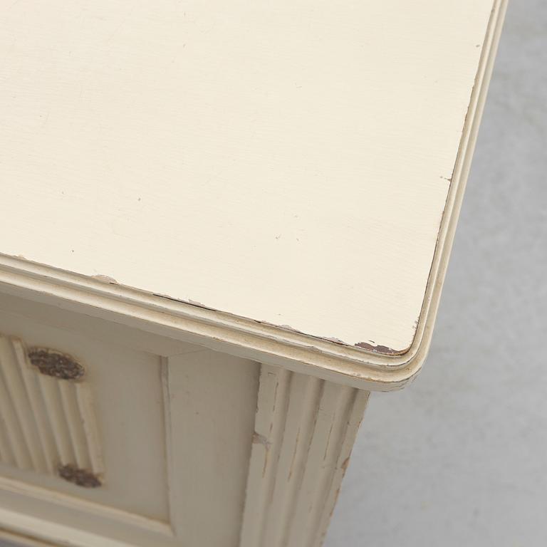 Dining group, 10 pieces, Gustavian style, 20th century.