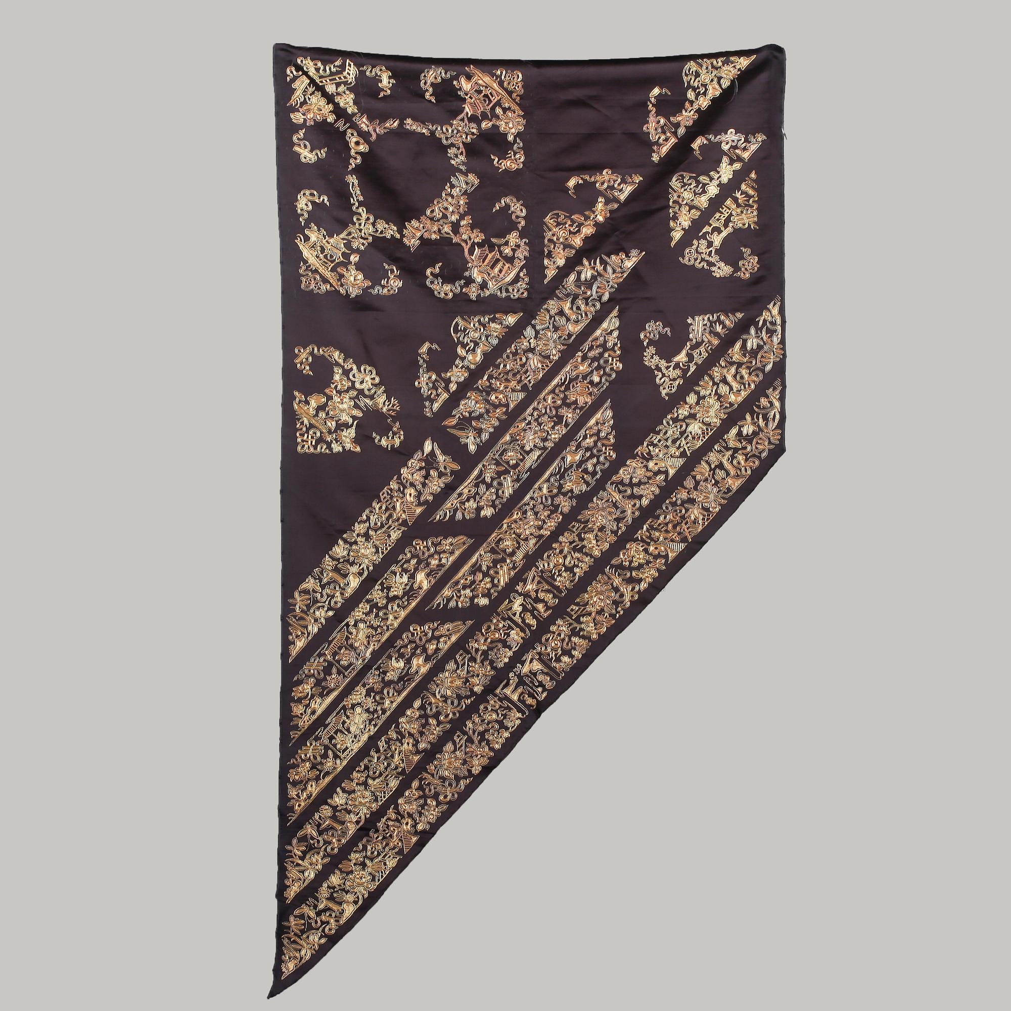 BRODERI, siden Kina, 145x75 cm, 1900-talets första hälft.