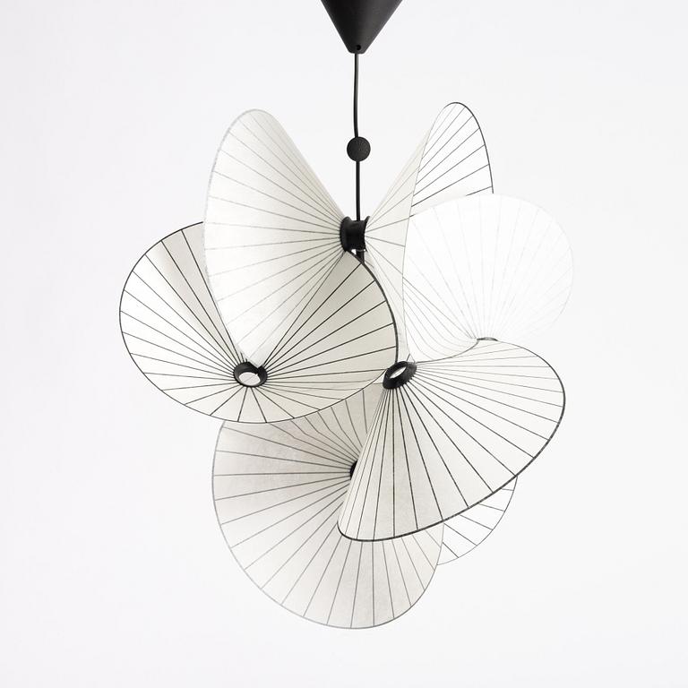 Front, a 'Serpentine light small', Moooi.