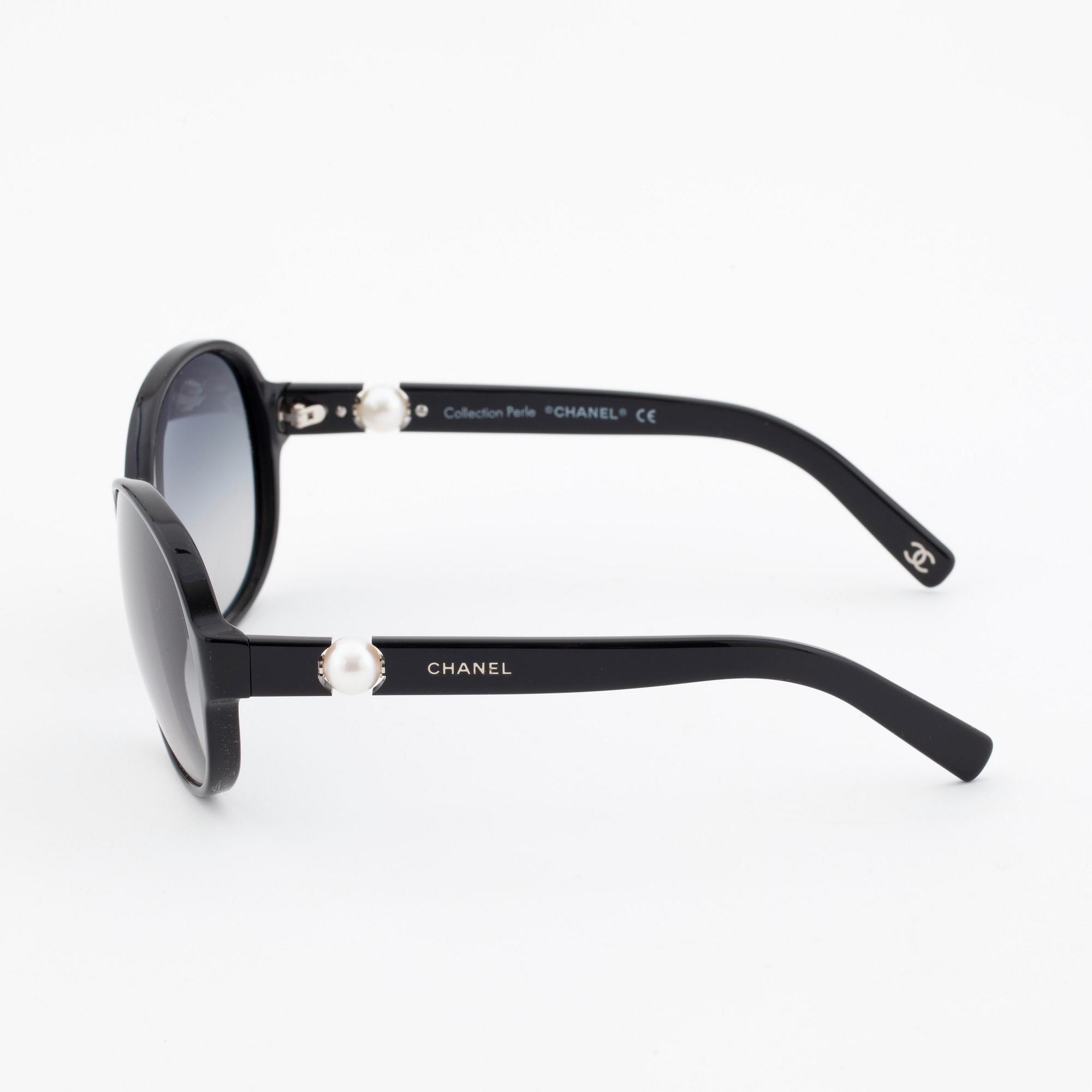 CHANEL, a pair of sunglasses, limited edition "Collection Perle".