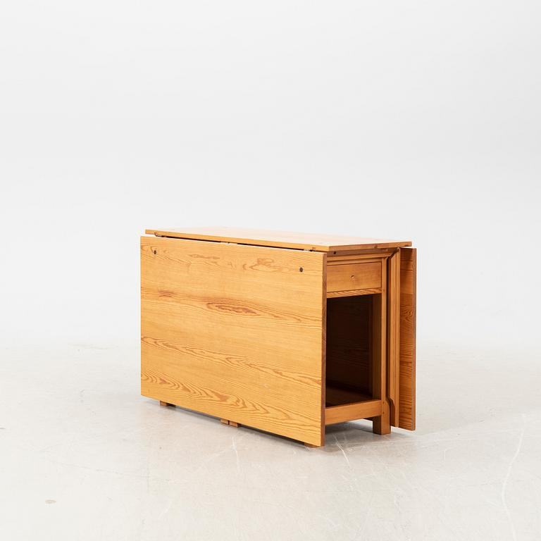 A mid 20th century/second part pine folding table.