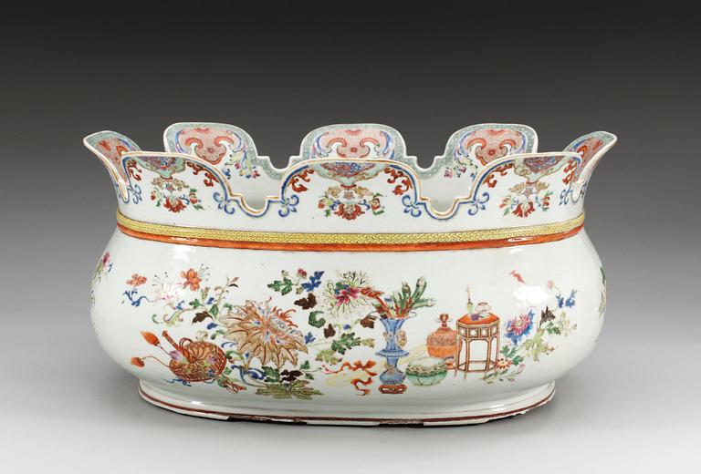 VINKYLARE, kompaniporslin. Qing dynastin, Qianlong (1736-95).