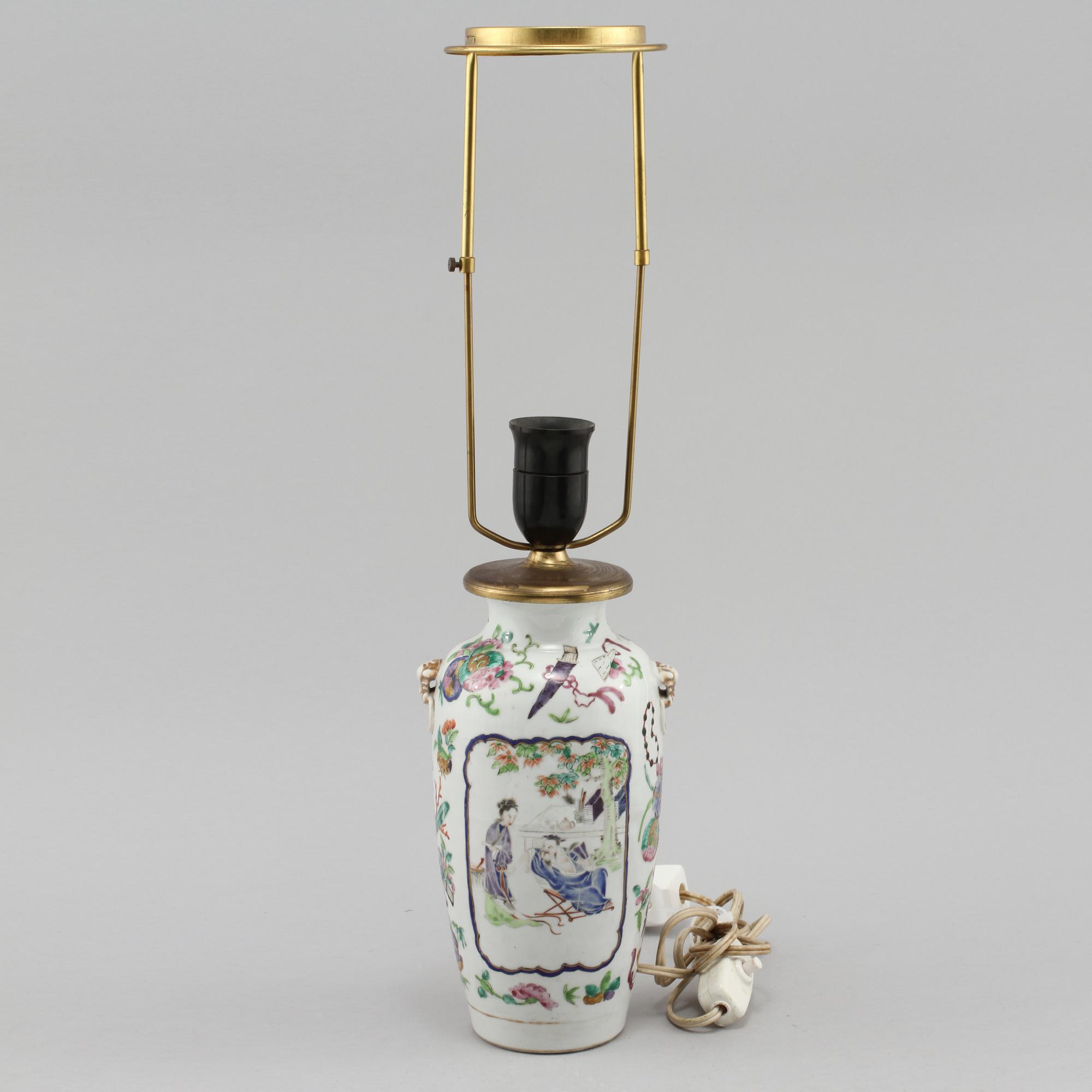 BORDSLAMPA, porslin, Kina, 1900-tal.