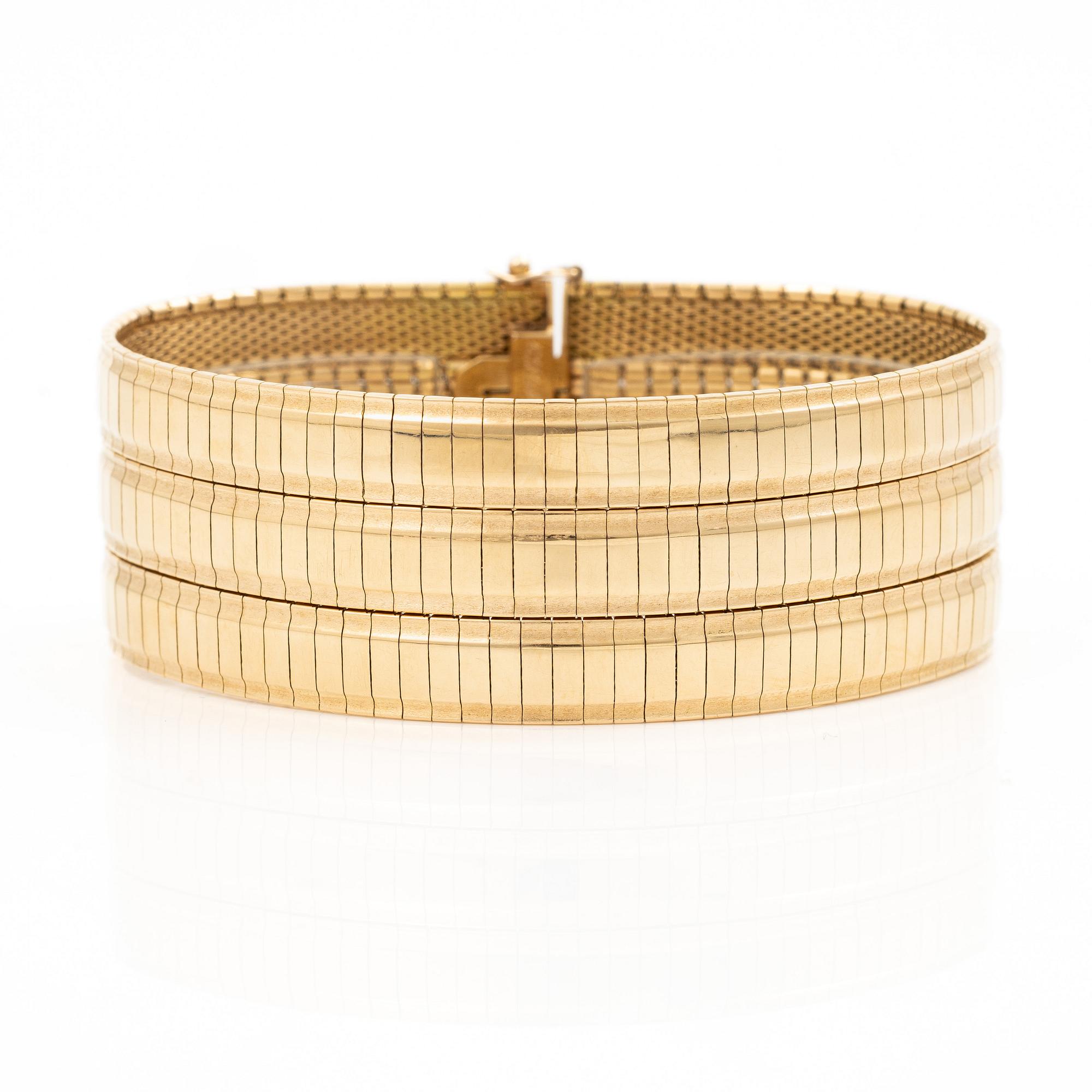 18K gold bracelet.