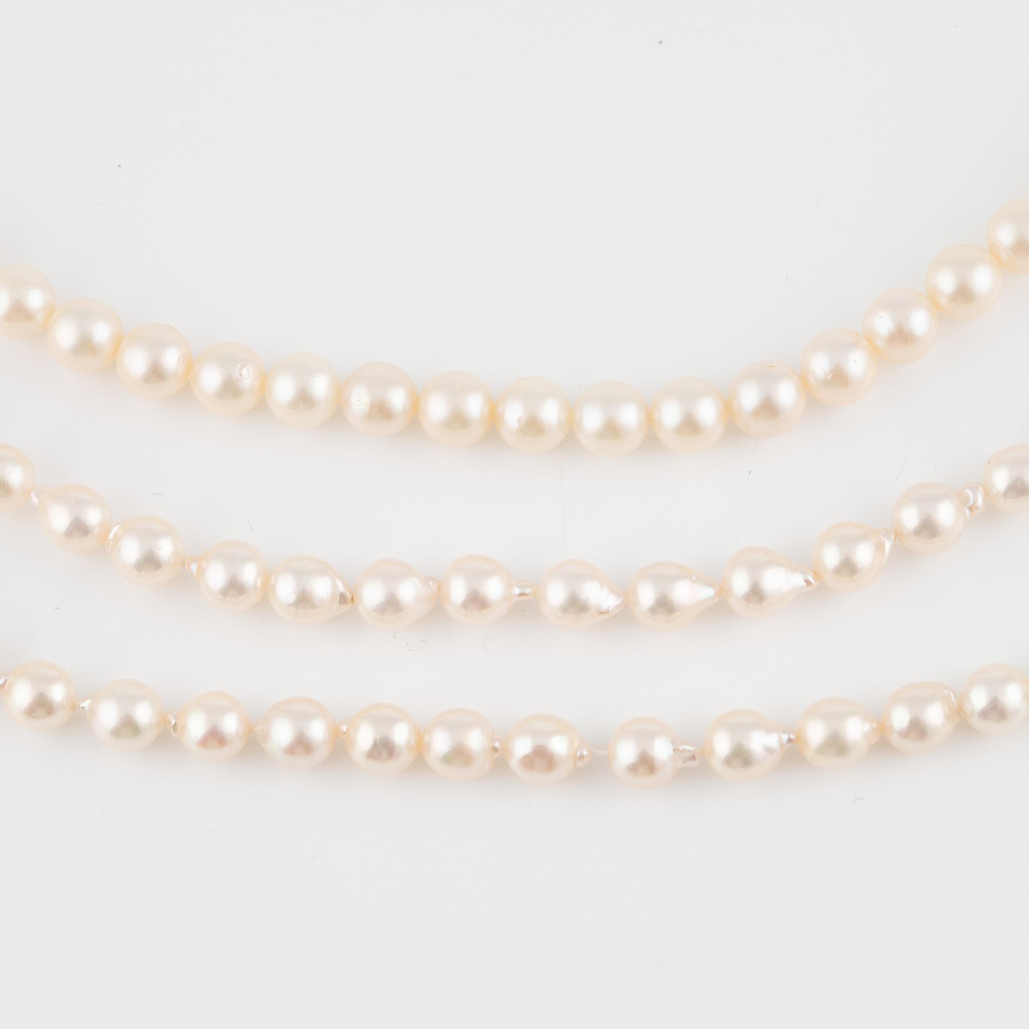 Three necklaces with cultured pearls, without clasps.