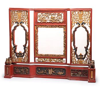 670. A carved gilt wood and lacquered table screen, Qing dynasty, 19th Century.