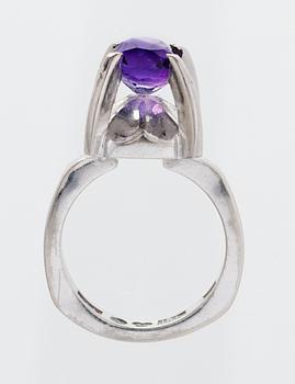 A Jan Lundgren white gold and amethyst ring, Stockholm 1966.