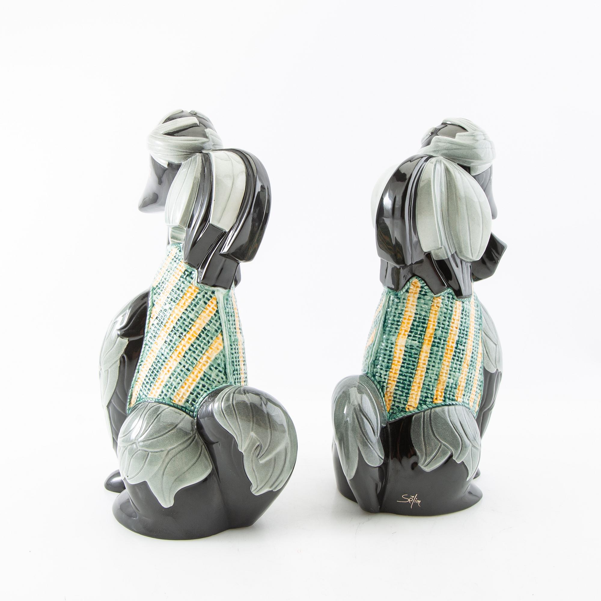 Figurines a pair of Goebel Germany late 20th century porcelain.