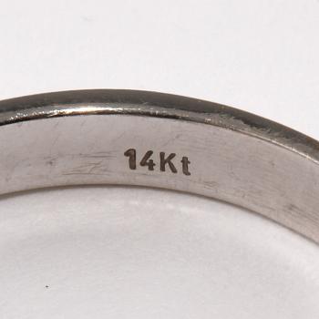 RING, 14k vitguld med 11 briljantslipade diamanter, tot ca 0.90 ct. Vikt 4 g.