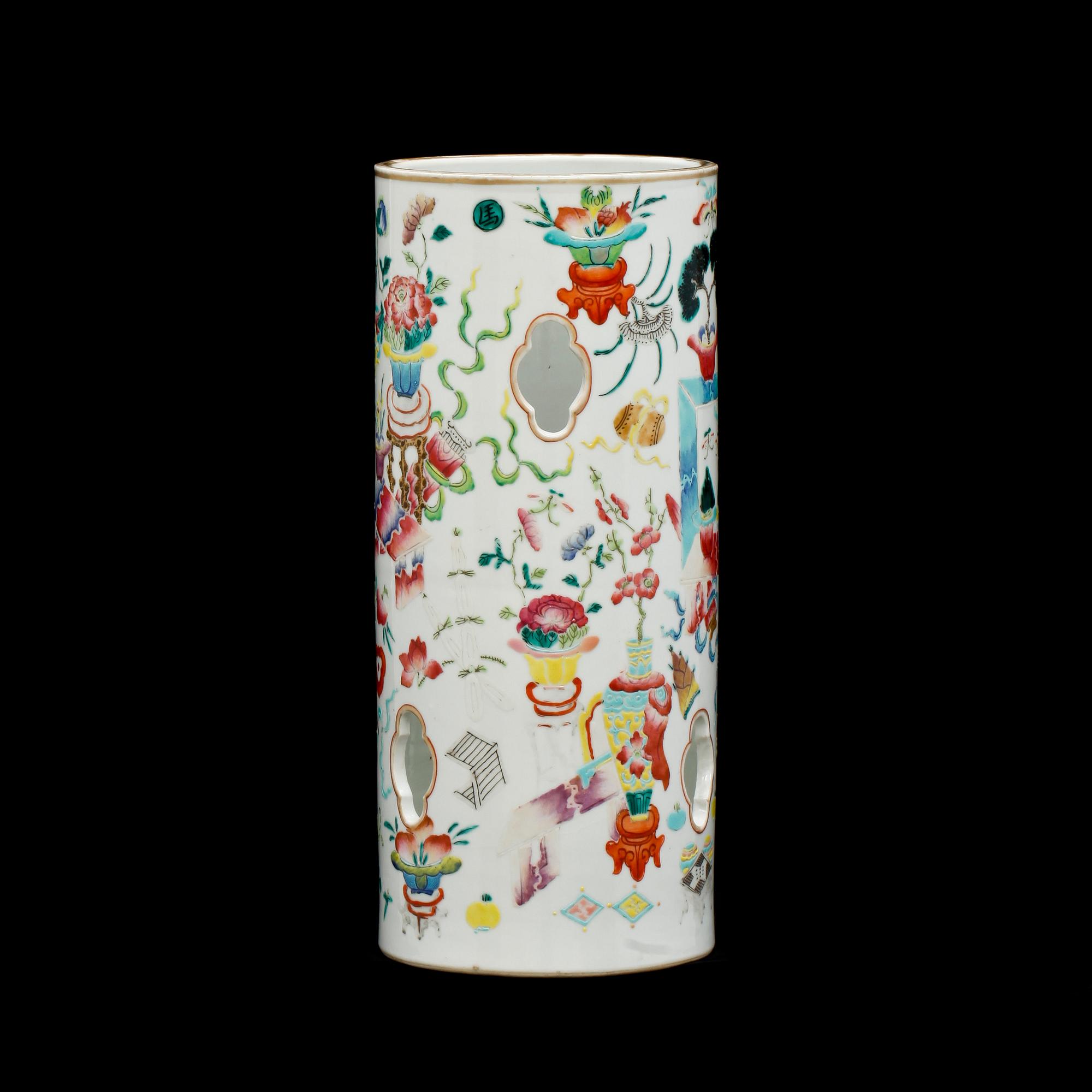 PERUKVAS, porslin, Kina omkring 1900.