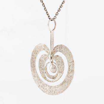 Tapio Wirkkala, hänge "Äpple", sterlingsilver, Kultakeskus, Tavastehus 1976, med kedja silver.