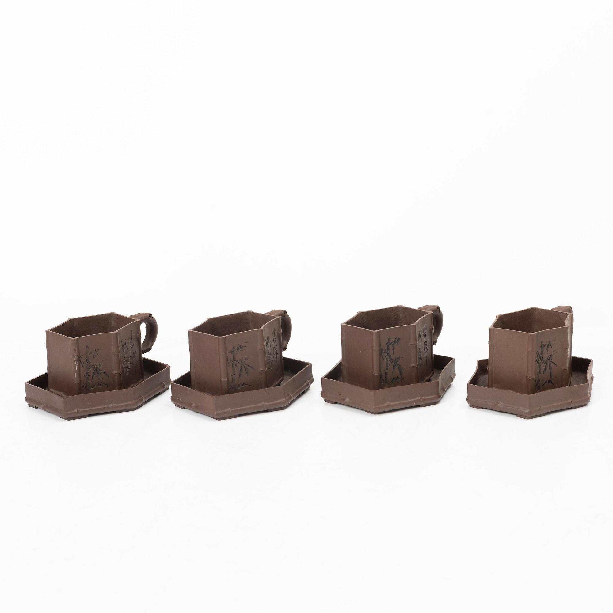 Fyra koppar med fat, yixing, Kina, 1900-talets senare del.