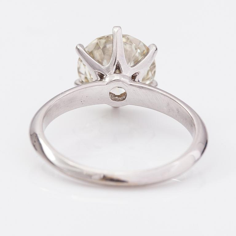 Ring, 18K vitguld, briljantslipad diamant ca 2.90 ct enligt certifikat.