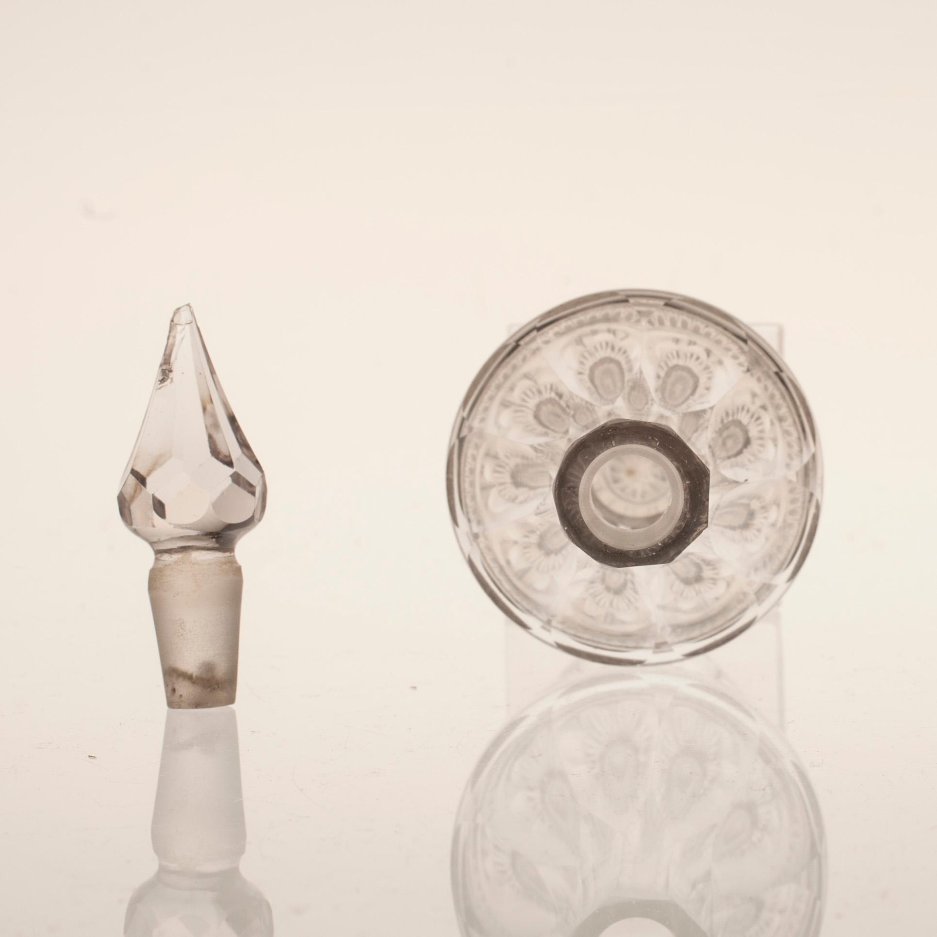 PARTI GLASFÖREMÅL, 5 delar, 1700/1800-tal.