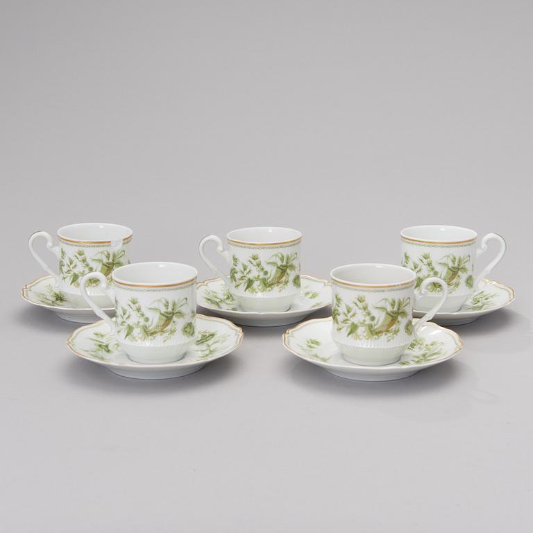 A SET OF 39 PCS PORCELAIN TABLEWARE by Haviland Limoges, France 1950s.