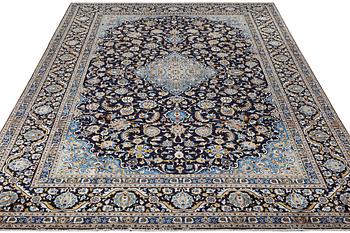 A Kashan carpet, c. 393 x 271 cm.