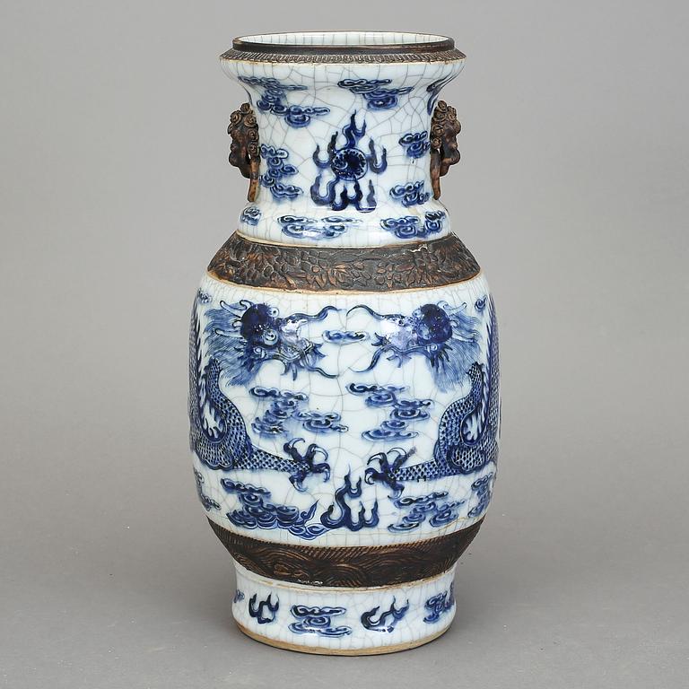 VAS, porslin, Kina, omkring år 1900.