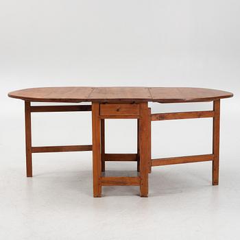 A pinewood gateleg table, 19th Century.